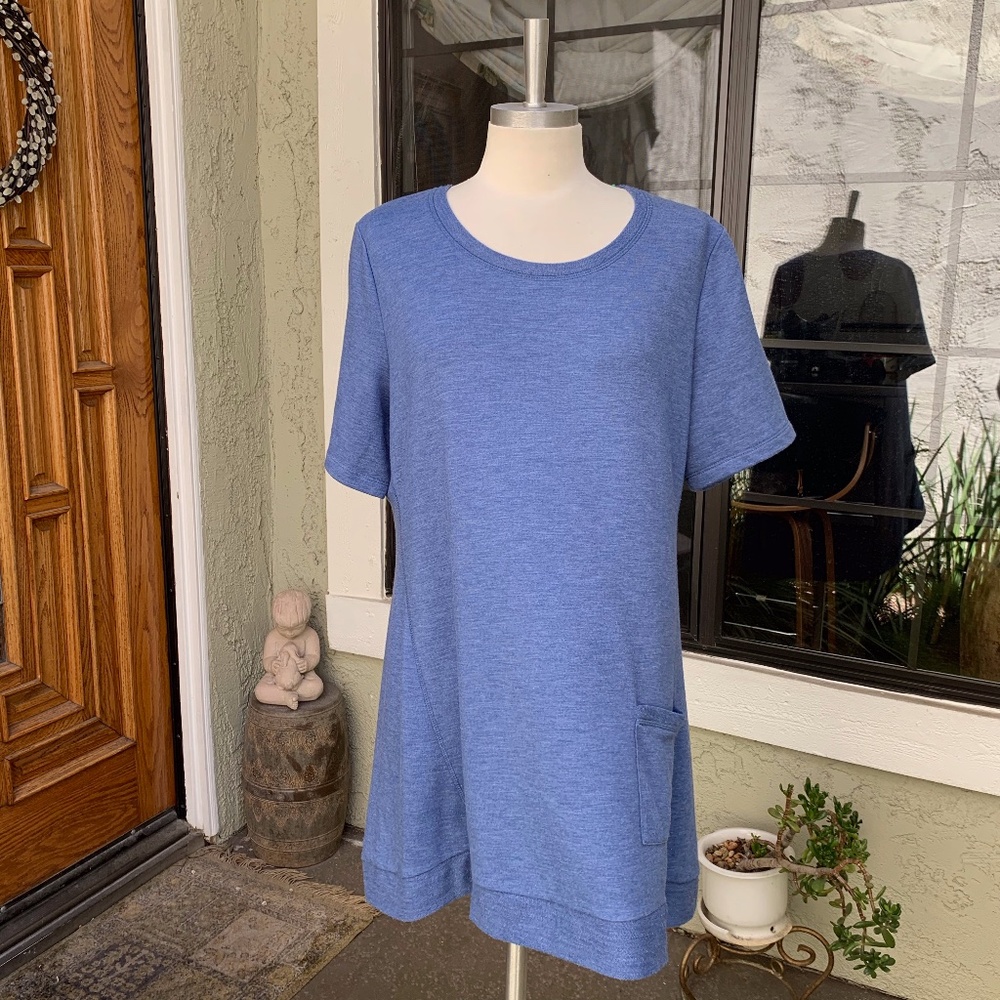 LOGO LOUNGE Women's Top Size Large